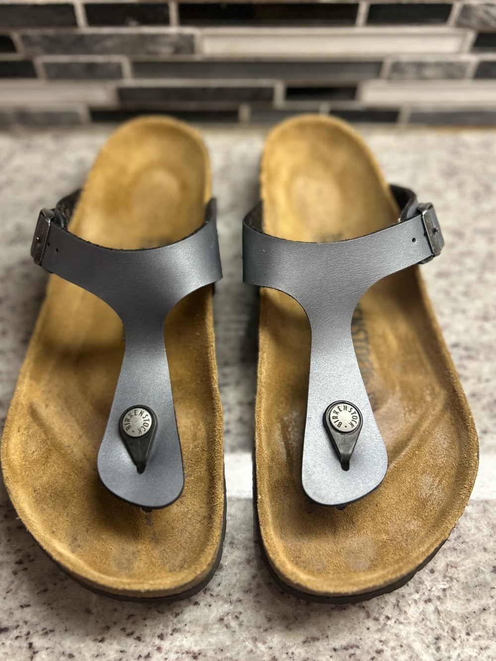 Birkenstock Gizeh Metallic Gray T-Strap Sandals - Size 7(38)